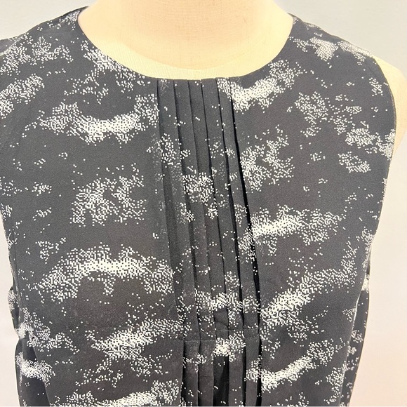 Studio By Badgley Mischka Black Sleeveless Blouse With White Spots - Reemoly - Picture 3 of 9